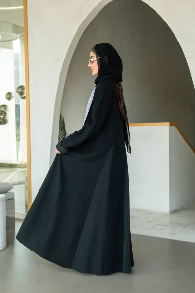 عباية بخام كريب باللون الاسود C:6585