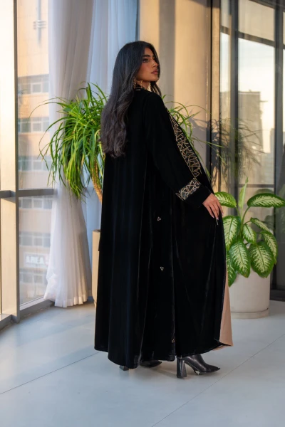 عبايه مخمل اسود مع شك يدوي ذهبي C:6575 Black