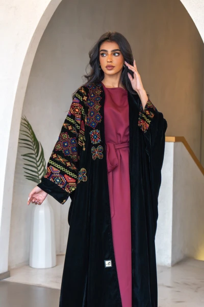 عبايه بشت مخمل مع تطريز C:6567