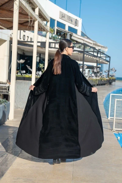 عباية مخمل و كريب باللون الاسود مع شك يدوي C:6579 Black