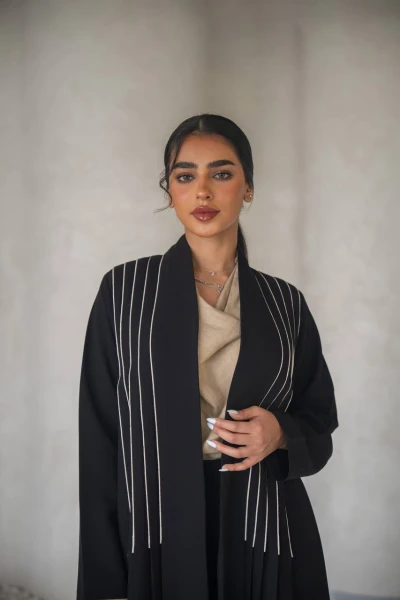 عباية بخام كريب باللون الاسود مع طقم داخلي C:6637 Black