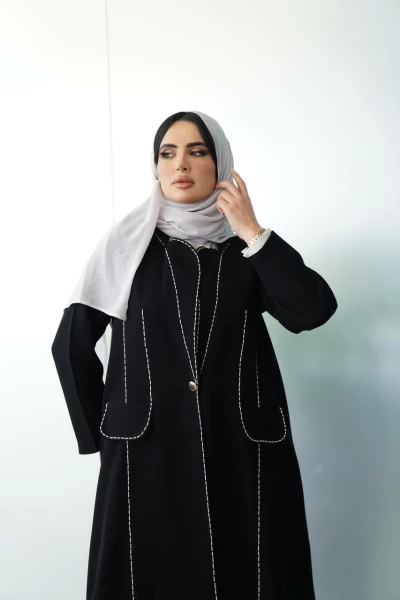 عبايه كريب بلون الأسود مع شك يدوي C:6497