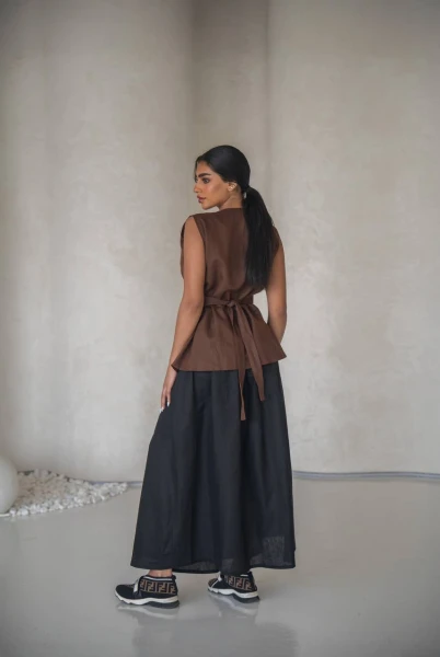 طقم فيست باللون البني مع تنورة باللون الاسود بخام لينن C:204 Brown - black