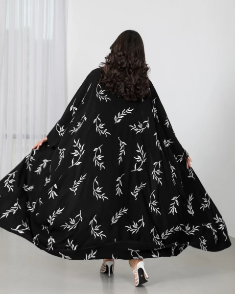 بشت مع تطريز ورده ابيض  CODE:1029