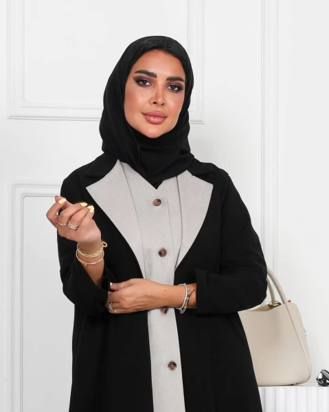 عبايه بليزر كريب بلون الاسود مع البيج من الامام C:6536