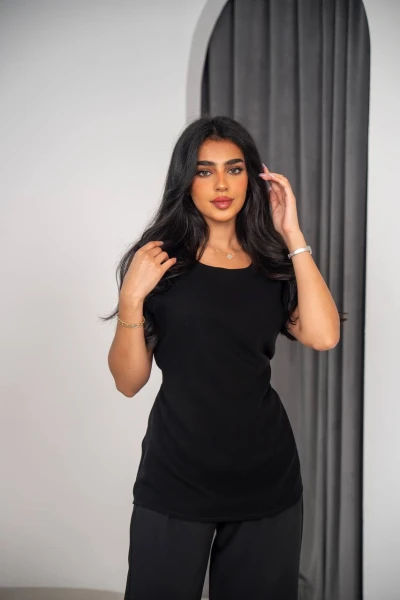 Practical set consisting of a blouse and pants in black crepe fabric C:201