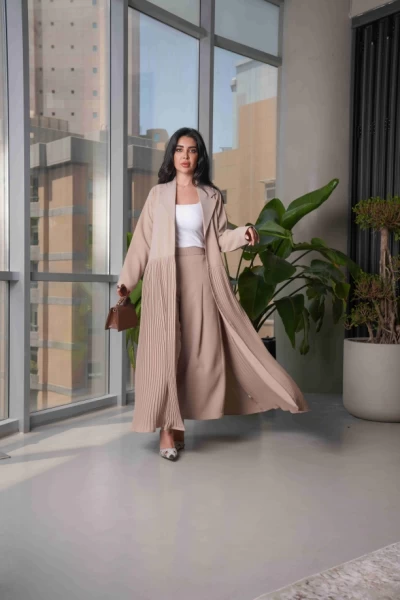 عبايه بليزر قماش كريب مع بليسه من جوانب