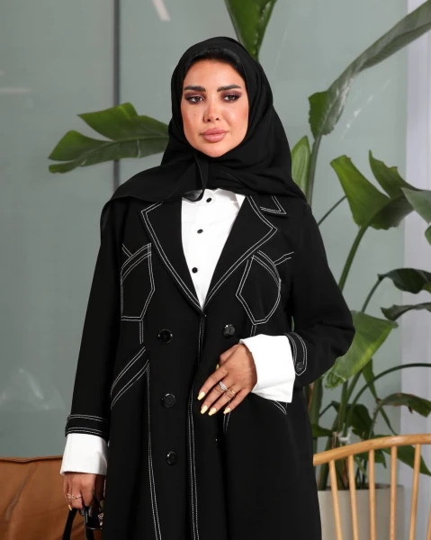 عبايه كريب بلون الاسود بتفاصيل بخيط الابيض من الامام C:6537
