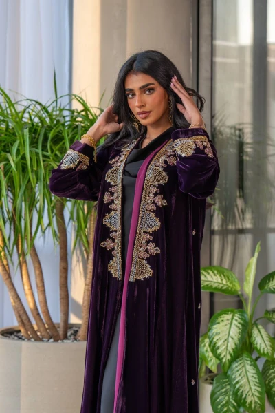 عبايه مخمل بلون البنفسجي مع شك يدوي C:6578 Purple